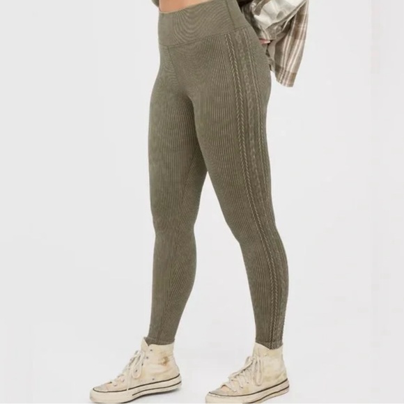 Aerie | Seamless 7/8 Ribbed Leggings - Picture 4 of 7